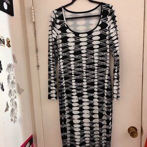 Black & White Patterned Long Sleeve Maxi Dress – Size Large